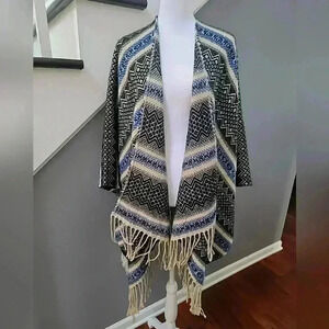 Romeo & Juliet Couture Size Medium Large Fringed Sweater Poncho Cozy Comfy Fall